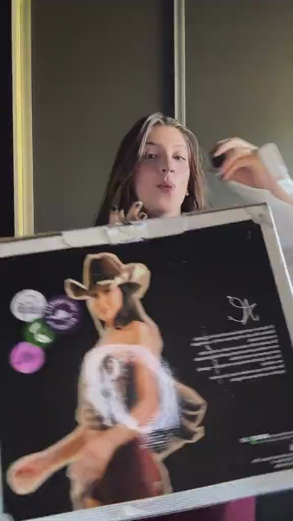 Unboxing do chapéu Ana Castela por @ju.nart